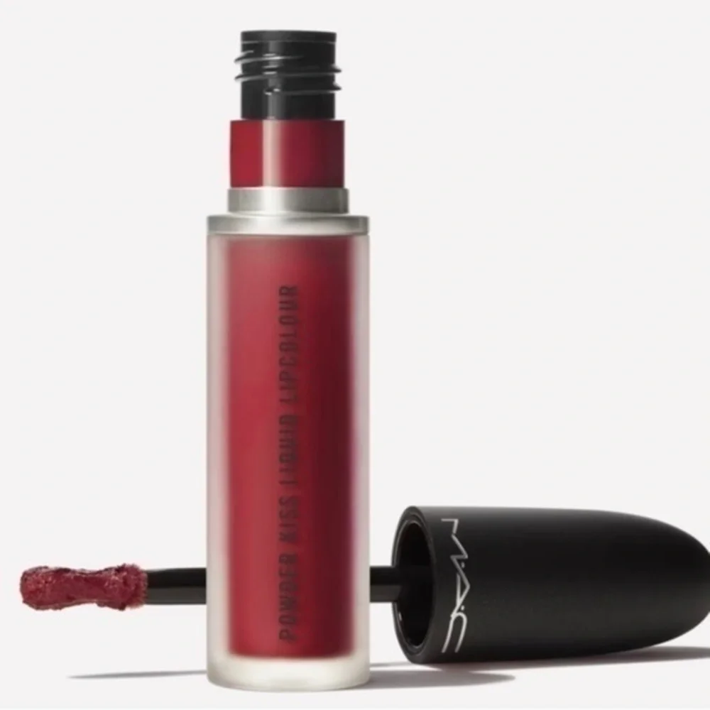 MAC POWDER KISS LIQUID LIPCOLOUR-Make Love to the Camera